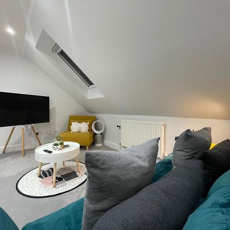 Unique Luxury Detached Apartment In Windsor That Sleeps 4 Eksteriør billede