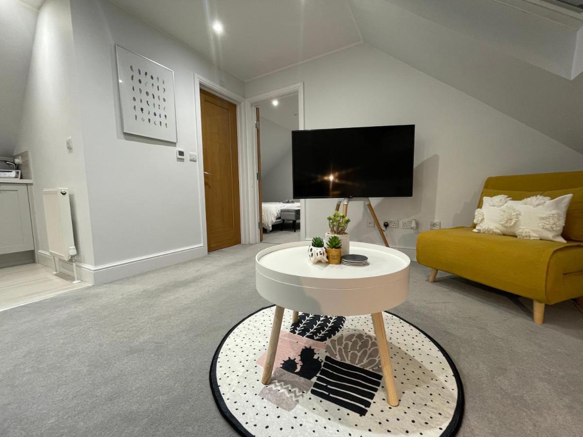 Unique Luxury Detached Apartment In Windsor That Sleeps 4 Eksteriør billede