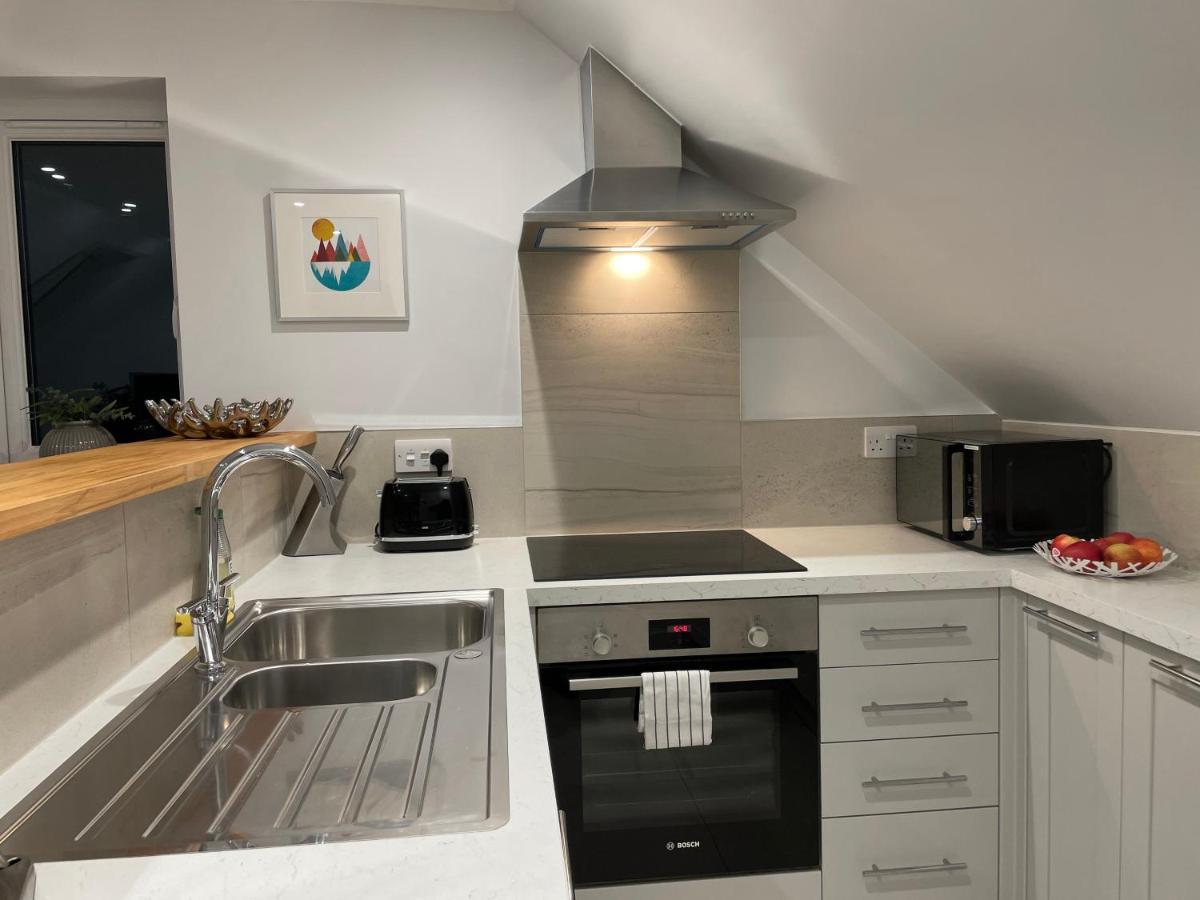 Unique Luxury Detached Apartment In Windsor That Sleeps 4 Eksteriør billede