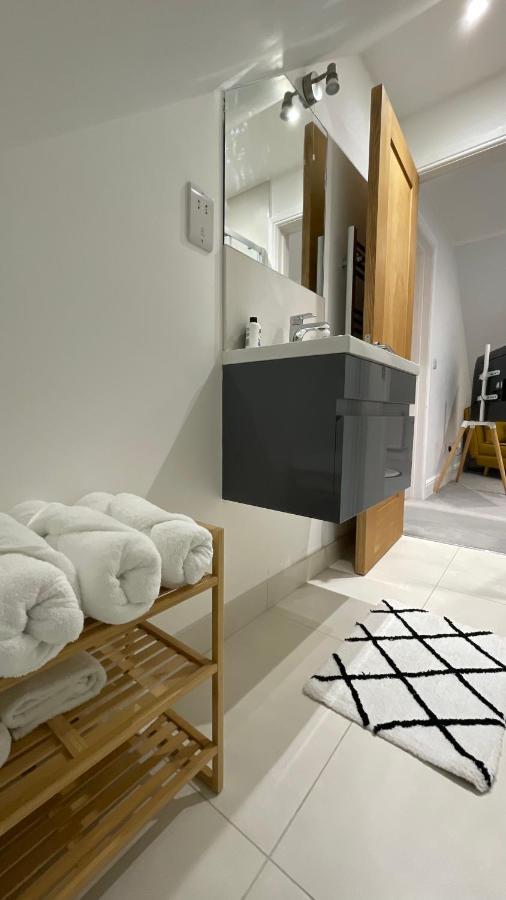 Unique Luxury Detached Apartment In Windsor That Sleeps 4 Eksteriør billede