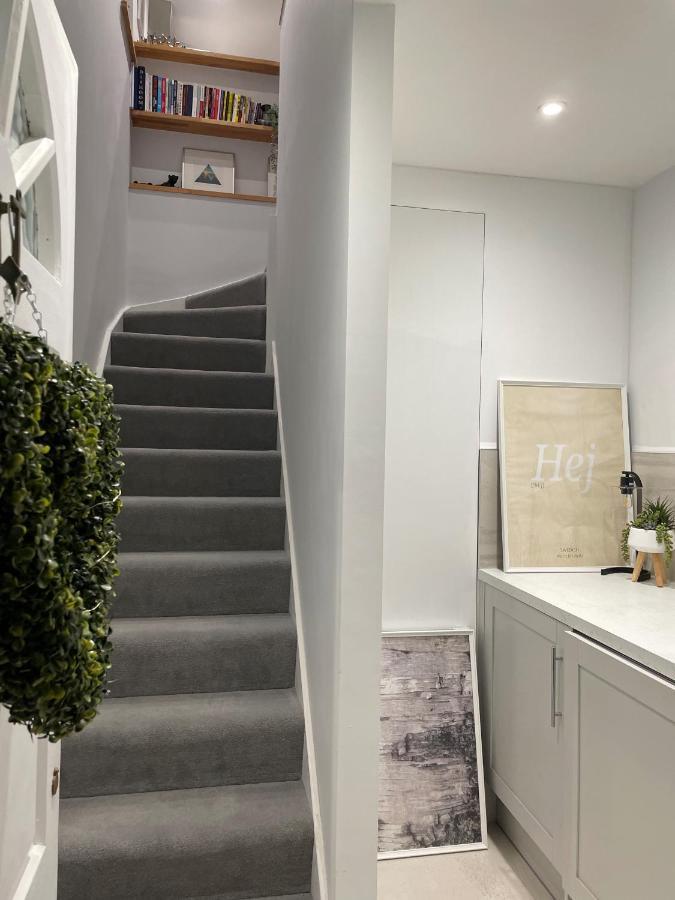 Unique Luxury Detached Apartment In Windsor That Sleeps 4 Eksteriør billede
