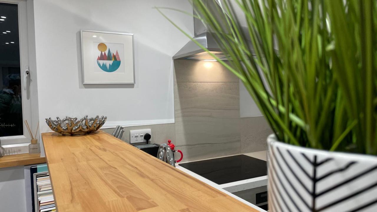 Unique Luxury Detached Apartment In Windsor That Sleeps 4 Eksteriør billede
