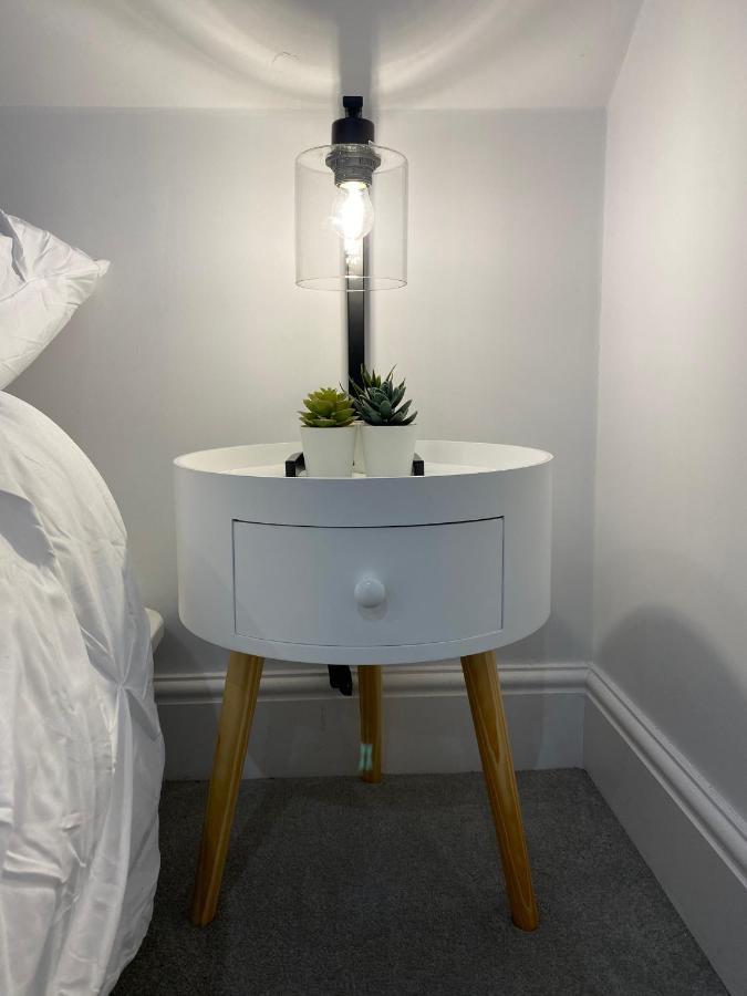 Unique Luxury Detached Apartment In Windsor That Sleeps 4 Eksteriør billede