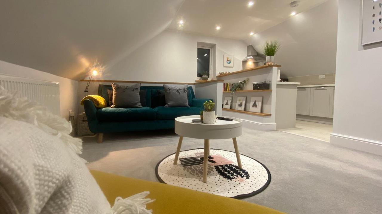 Unique Luxury Detached Apartment In Windsor That Sleeps 4 Eksteriør billede